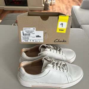 Clarks Hollyhock Walk Off White Leather Sneakers, Women's Size 9 Wide